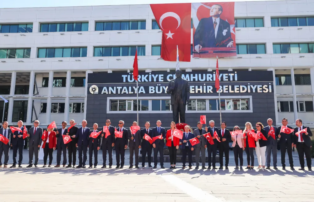 Antalya Büyükşehir’de Cumhuriyet Bayramı kutlandı