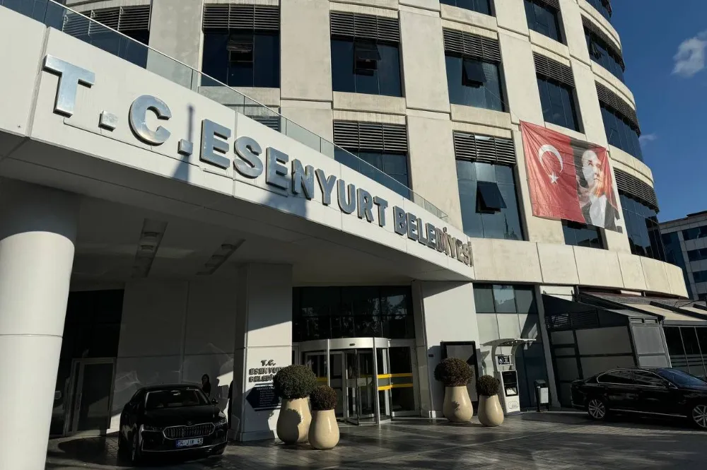 Esenyurt Belediyesi’nde  Ahmet Özer’in yerine gelen Can Aksoy göreve başladı