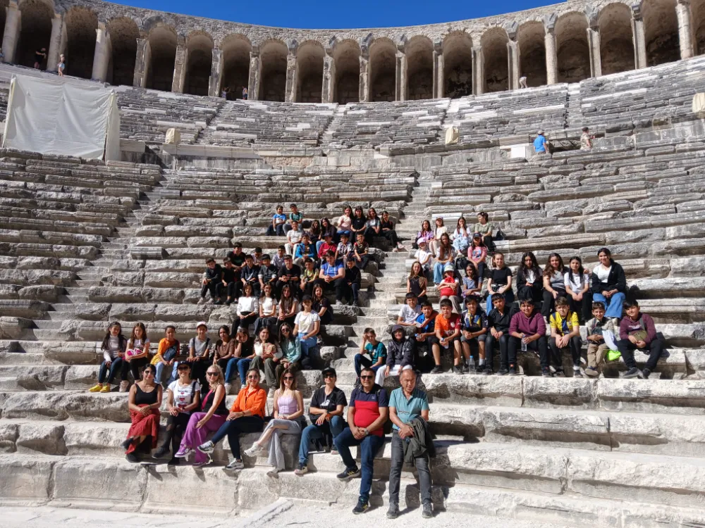 Antalya Büyükşehir’den Cumhuriyet Haftasında   Çocuklara Aspendos-Side Tanıtım Gezisi 