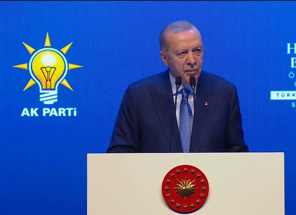 Erdoğan, AK Parti kadrolarında değişim olacağı sinyalini verdi.