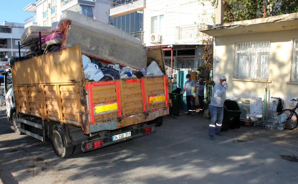 Kepez temizliyor çöp evler sağlıklı hale geliyor