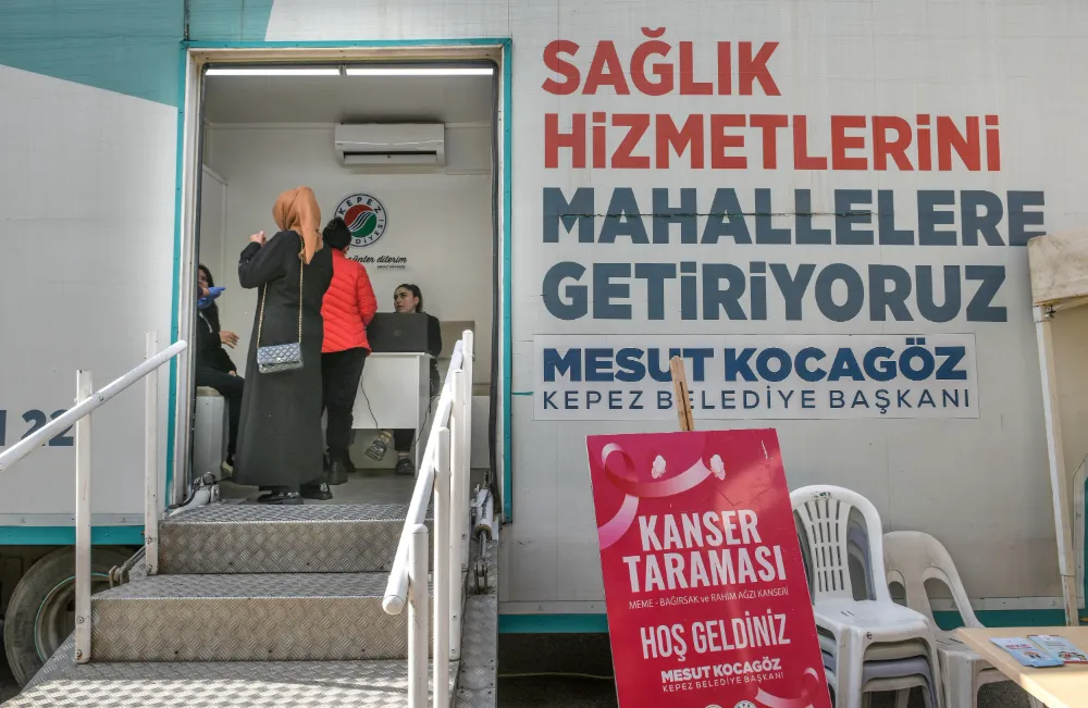 Kepez’in sağlık tırı kanser taraması için Kemer’de