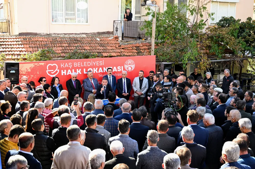 Muhittin  Böcek Kaş’ı ziyaret etti