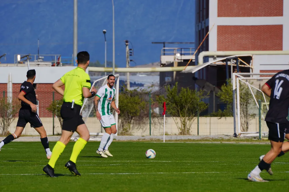 MANAVGAT BELEDİYESPOR YENİDEN ZİRVENİN SAHİBİ