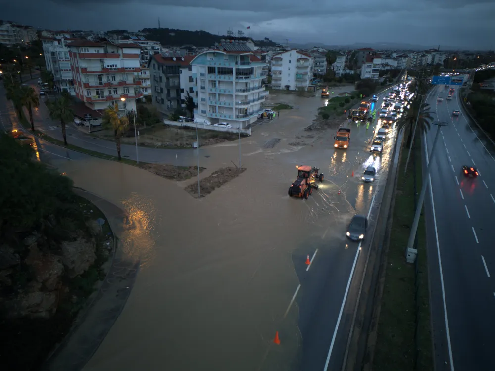 YAĞMUR MANAVGAT’I VURDU