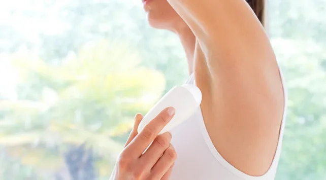 Yaz aylarında sık kullanılan deodorant ve roll-on kansere yol açar mı?