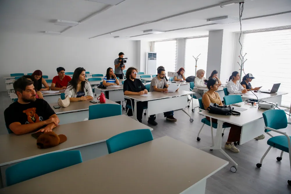 Girişimcilik Merkezi’nde gençlere CV hazırlama eğitimi