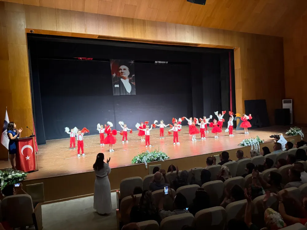 Antalya Büyükşehir Belediyesi Manavgat   kreşinde miniklerin mezuniyet coşkusu