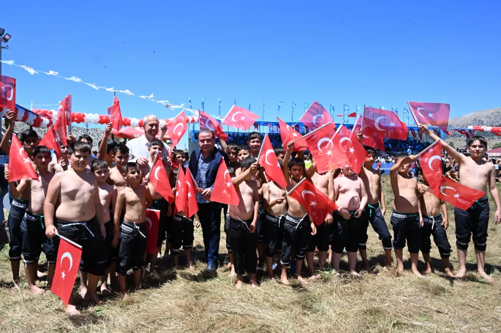 Başkan Böcek Alanya Gökbel Yağlı Pehlivan Güreşleri’nde 