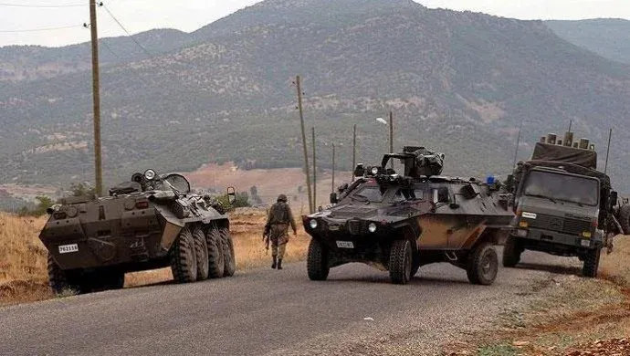 4 terörist silahlarıyla birlikte öldürüldü