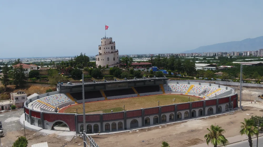 Kumluca Atatürk Stadyumu’nda son rötuşlar yapılıyor