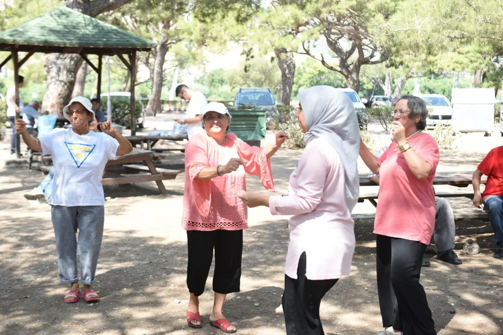 Kepez’in huzurevi sakinleri Sarısu’da piknik yaptı 