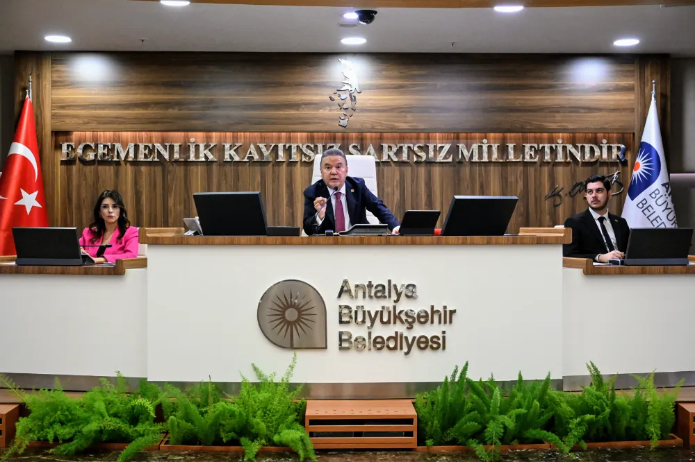 Başkan Böcek, “2025 yılında da Antalya’mız için çalışacağız”