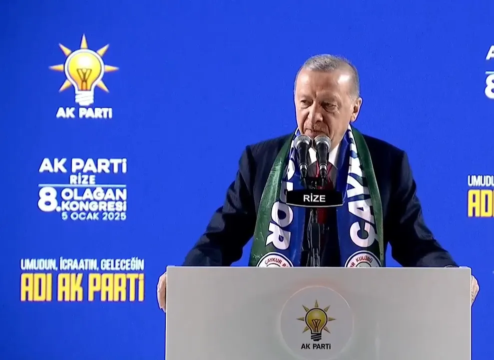 Cumhurbaşkanı Erdoğan’dan parti teşkilatlarına uyarı: “Bilin ki Genel Başkan çok şikayet alıyor”