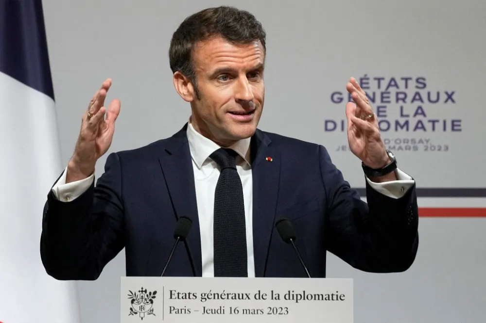  İki Yüzlü Fransa: Macron: ’’Suriye’de Kürt savaşçılara sadık kalacağız’’