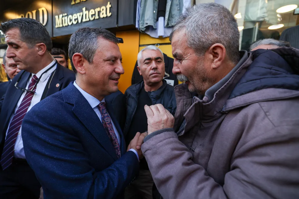 Özgür Özel, Mersin’de esnaf ziyareti yaptı