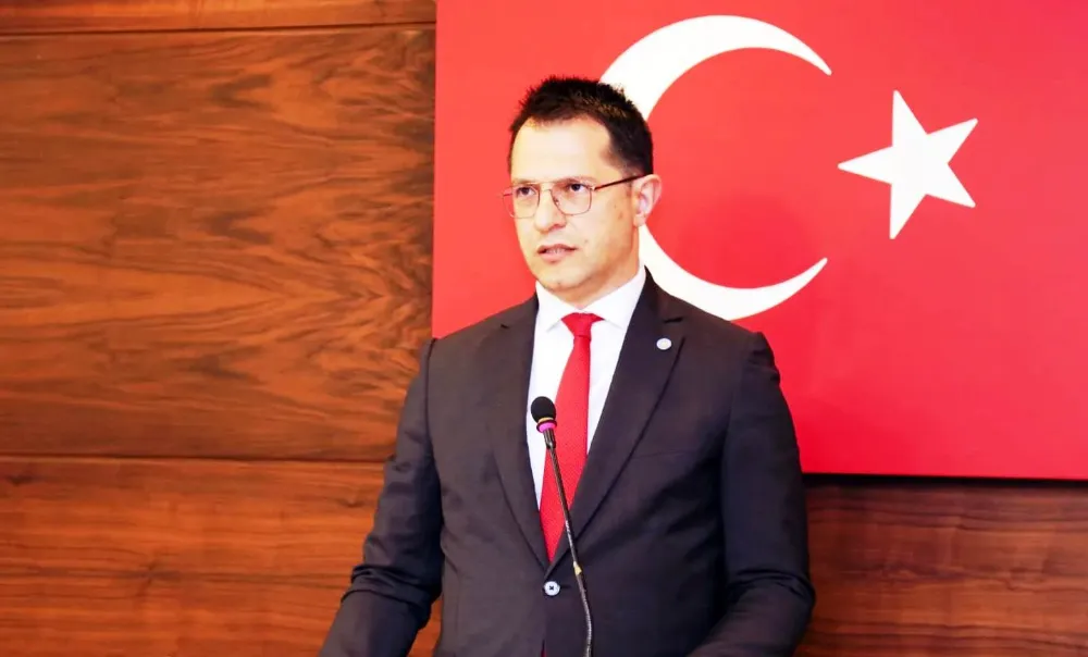 Volkan Karasu’dan Sert Tepki: “Türk Bayrağına Sarılması Hakarettir”