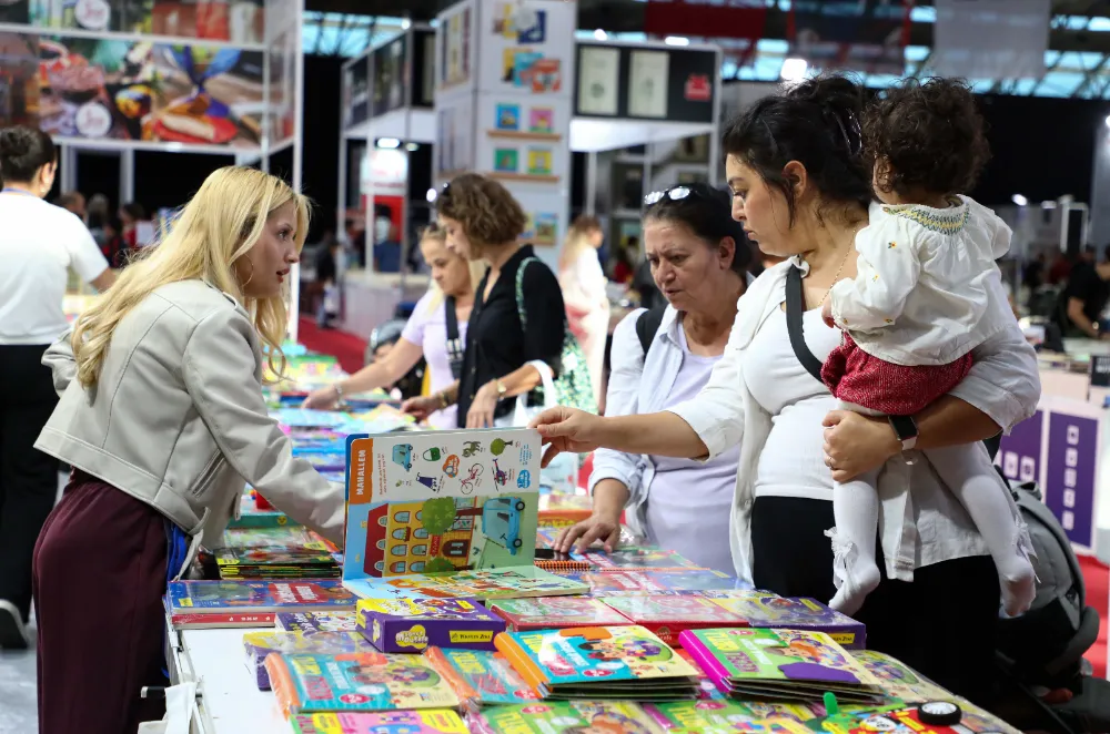 Antalya Kitap Fuarı kitapseverlere ev sahipliği yapıyor