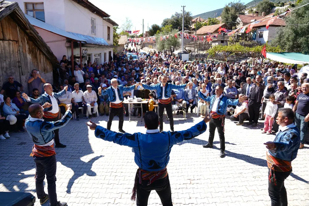 Yazır’da Üzüm Şenliği Coşkusu