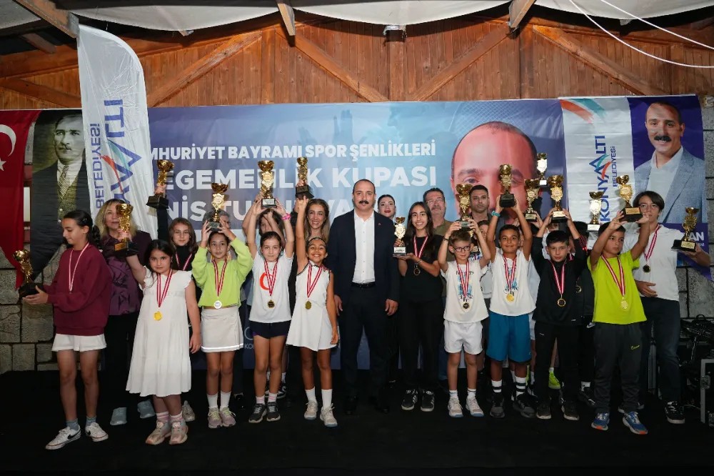 GENÇ RAKETLER MADALYALARINI BAŞKAN KOTAN’DAN ALDI