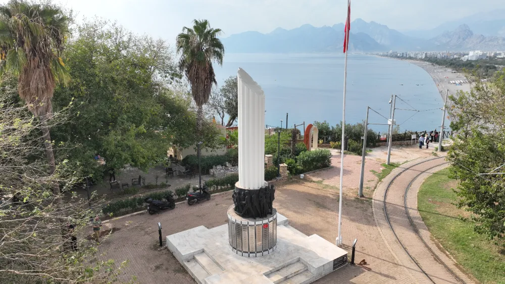 Antalya Büyükşehir Belediyesi’nde şehitlere saygı