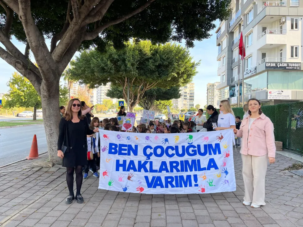 KONYAALTI’NIN MİNİKLERİ HAKLARI İÇİN YÜRÜDÜ    