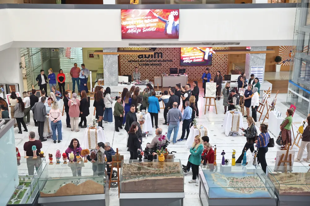 “Kadın ve Dayanışmanın Renkleri” sergisi açıldı 