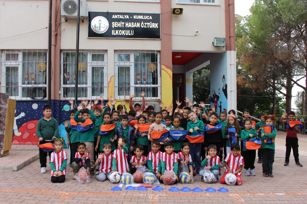 Büyükşehir’den geleceğin sporcularına malzeme desteği 