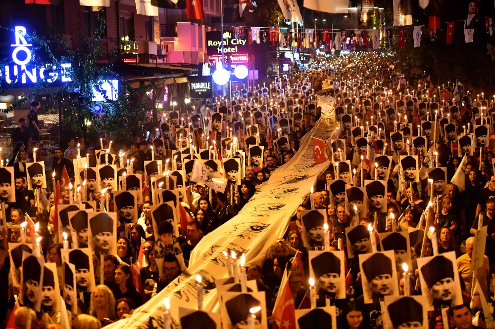 Antalya Ata’ya Saygı Yürüyüşü’nde buluşuyor