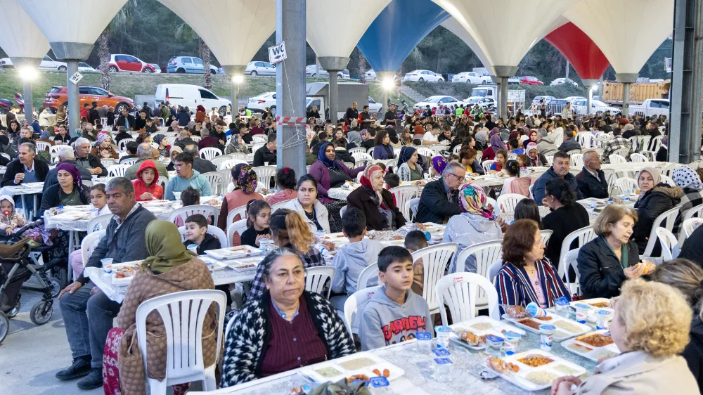 MANAVGAT BELEDİYESİ’NDEN SARILAR MAHALLESİ’NDE İFTAR ÇADIRI