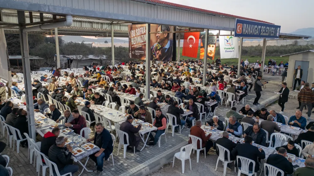 MANAVGAT BELEDİYESİ, GÜNDOĞDU MAHALLESİ’NDE İFTAR SOFRASI KURDU