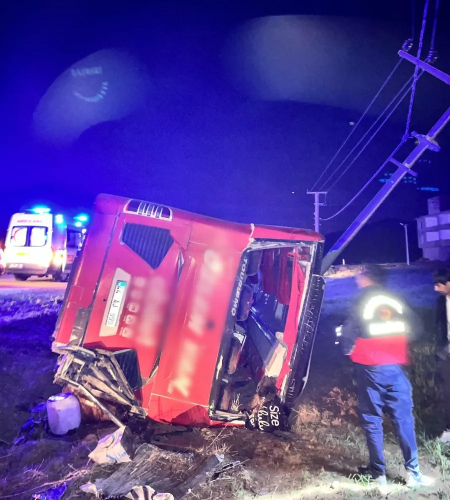 Van’da yolcu otobüsü kaza yaptı.  28 yaralı var