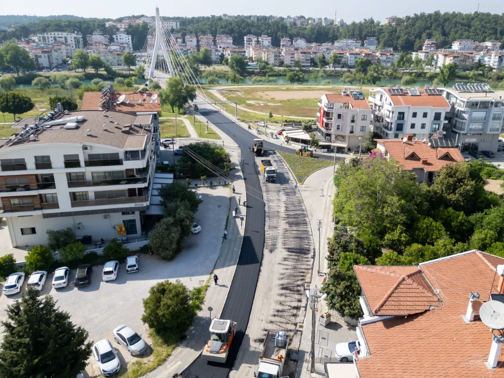 MANAVGAT BELEDİYESİ, YOL YENİLEME ÇALIŞMALARINA DEVAM EDİYOR
