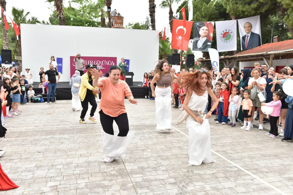Kepez’de renkli Anneler Günü Etkinliği: Anneler yarıştı, çocuklar izledi