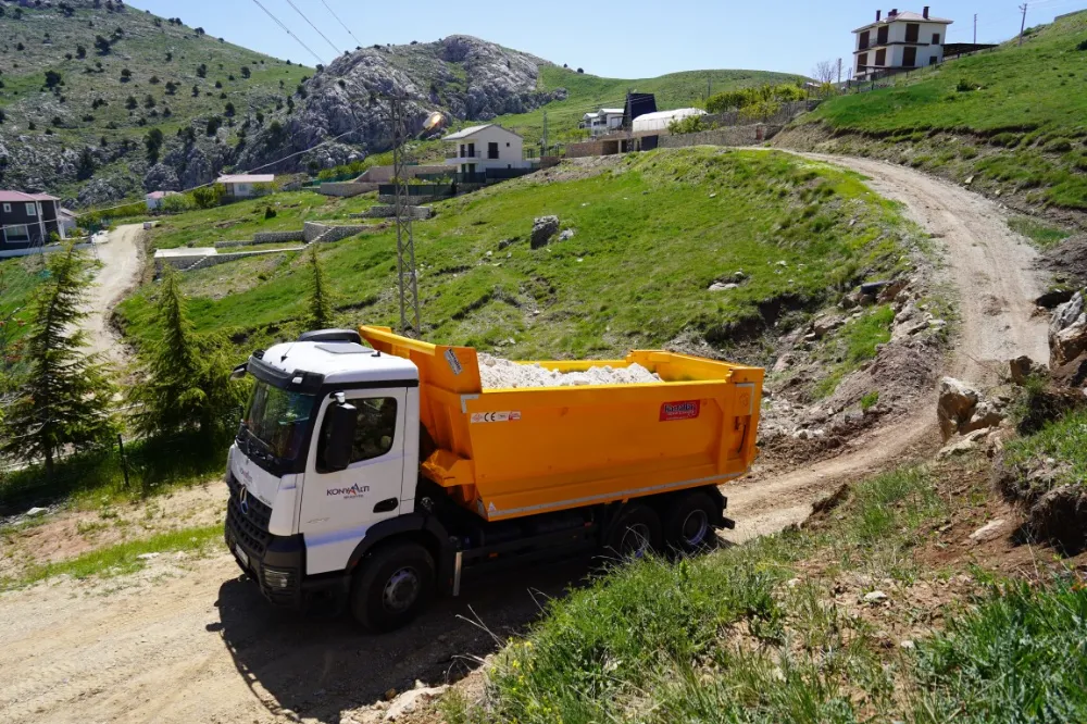 KONYAALTI’NDA YAYLA YOLLARI ONARILIYOR