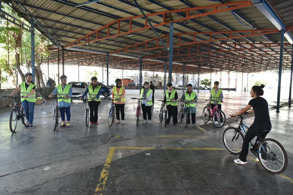 Kepez’de kadınlar hayallerine pedal çevirdi 