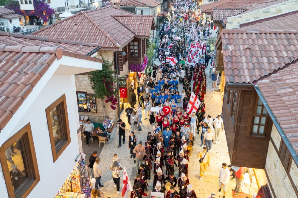 MANAVGAT BELEDİYESİ DANS VE MÜZİK FESTİVALİ’NDEN MUHTEŞEM AÇILIŞ