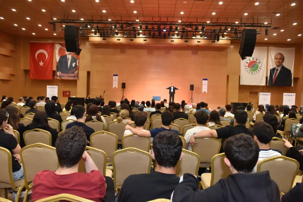 Kepez Belediyesi’nden Gri Koç ile sınav taktikleri semineri  