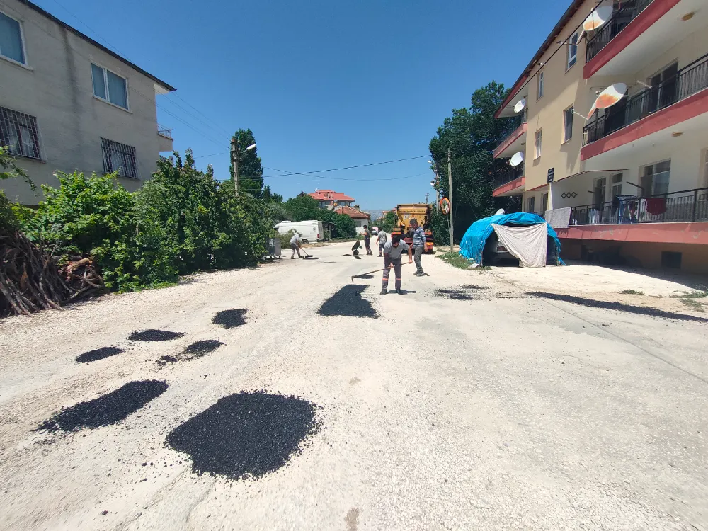 Korkuteli’nde Asfalt ve Yama Çalışmaları Başladı