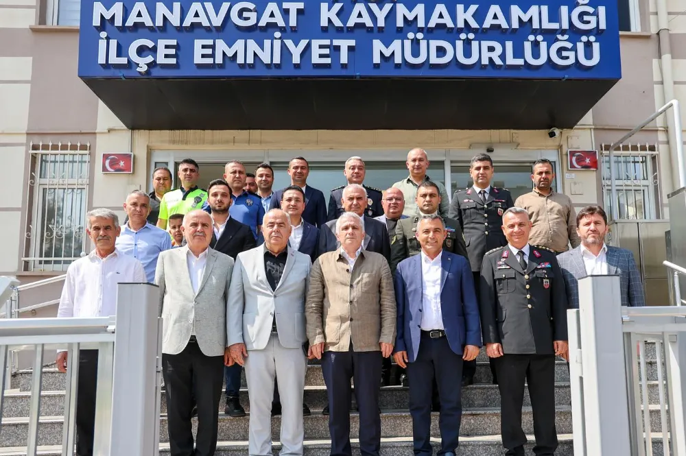 KARA, BAYRAM COŞKUSUNU MANAVGAT’IN TÜM KESİMLERİYLE PAYLAŞTI