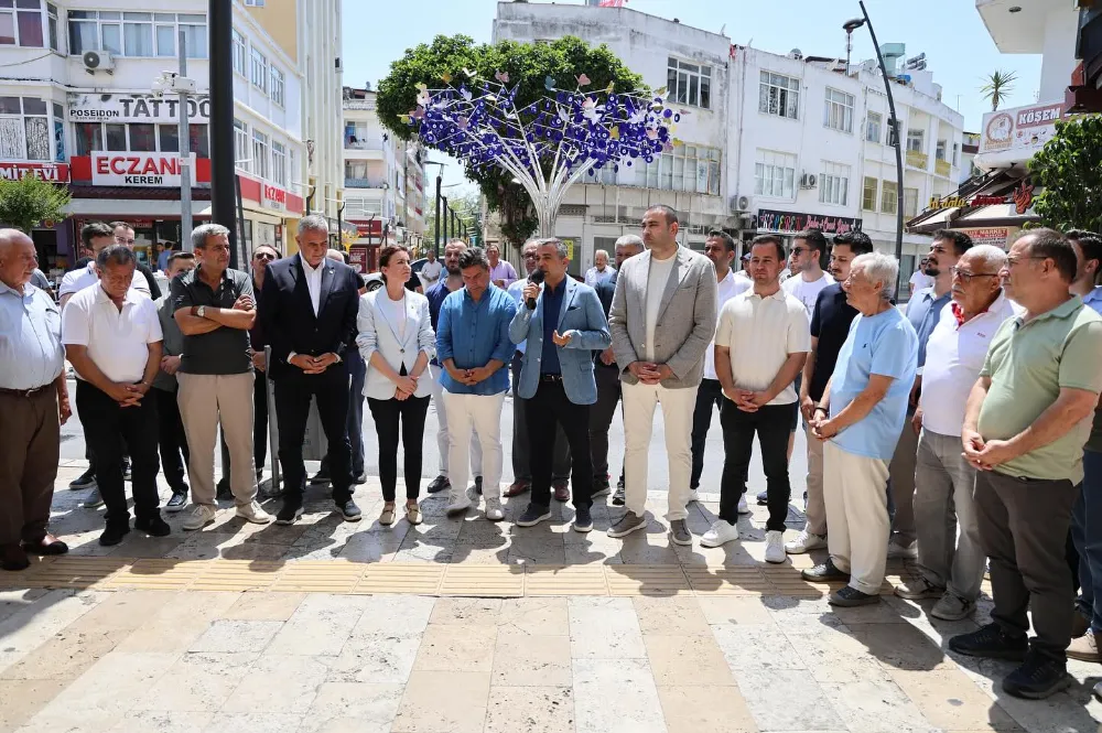 BAŞKAN NİYAZİ NEFİ KARA, CHP’NİN GELENEKSEL BAYRAMLAŞMASINDA VATANDAŞLARLA BULUŞTU
