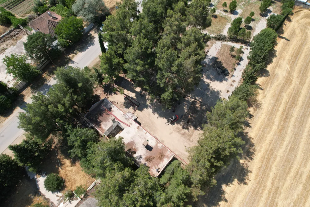 Korkuteli Belediyesi Atıl Vaziyetteki Okul Bahçesini Sosyal Alan Yapıyor