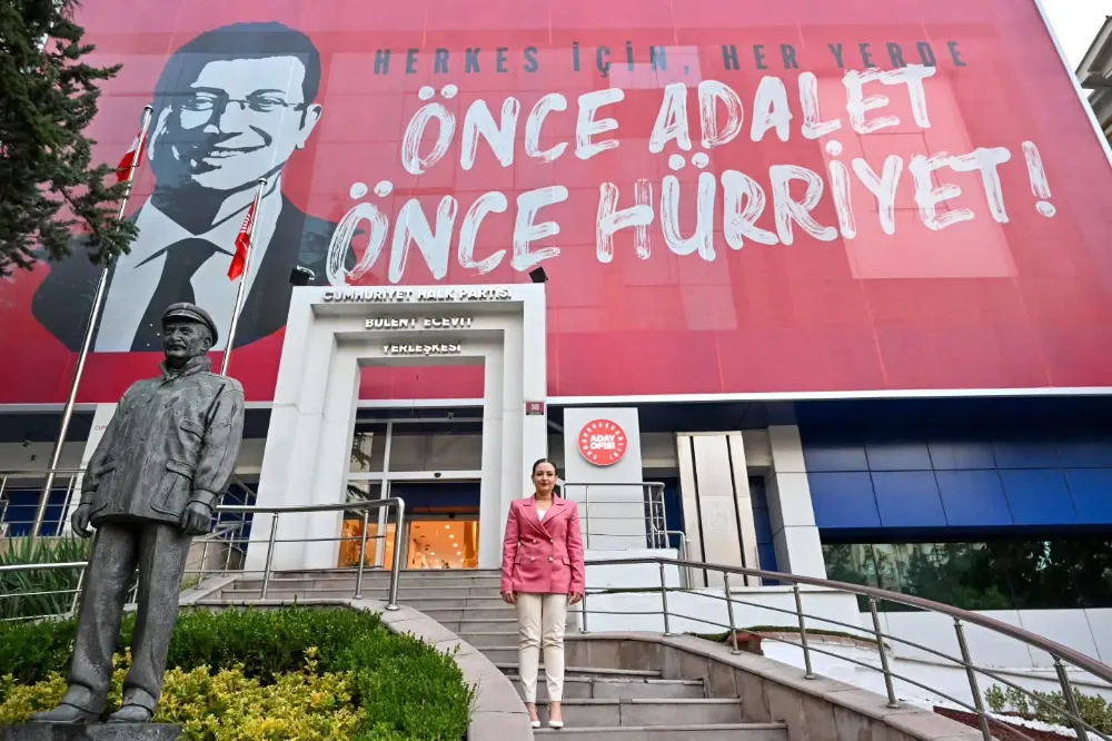 Başkan Vekili Büşra Özdemir’den  İmamoğlu’na destek ziyareti