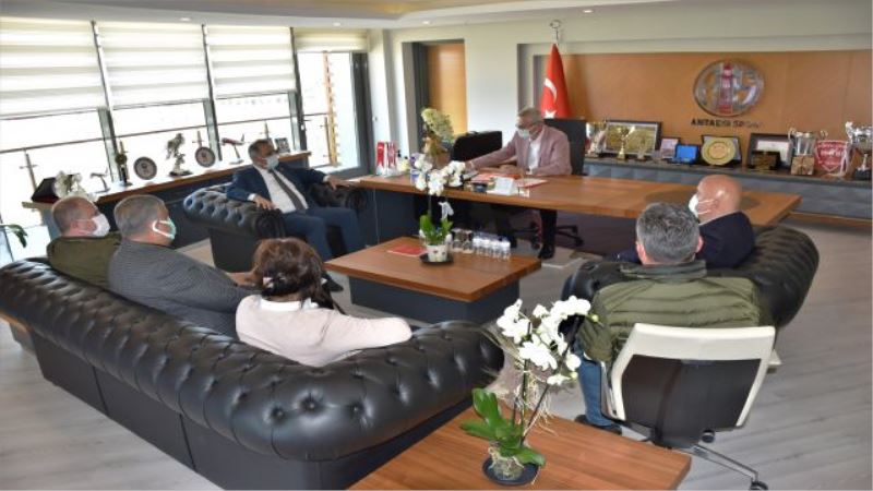 BAYAR: ANTALYASPOR SİYASET ÜSTÜ BİR NOKTADADIR