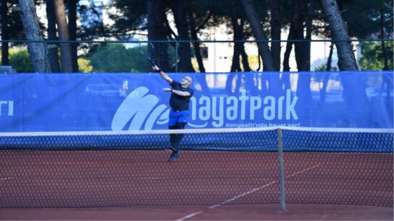 Konyaaaltı  HayatPark, tenis turnuvasına ev sahipliği yapıyor