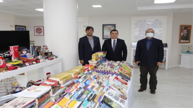 Cemil Meriç Kitaplığı’na Malazgirt Zaferi’ne atfen 1071 kitap