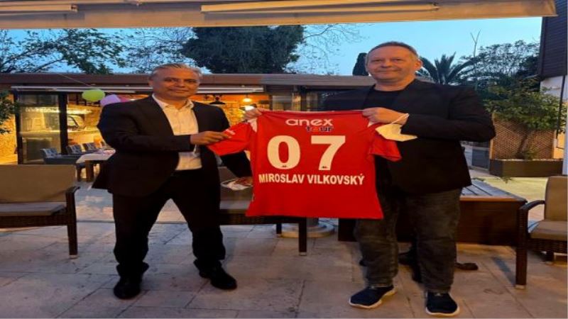 Uysal, Antalyaspor forması hediye etti