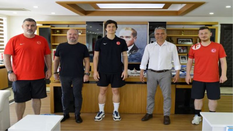 İşitme engelli millilerden Başkan Uysal’a ziyaret