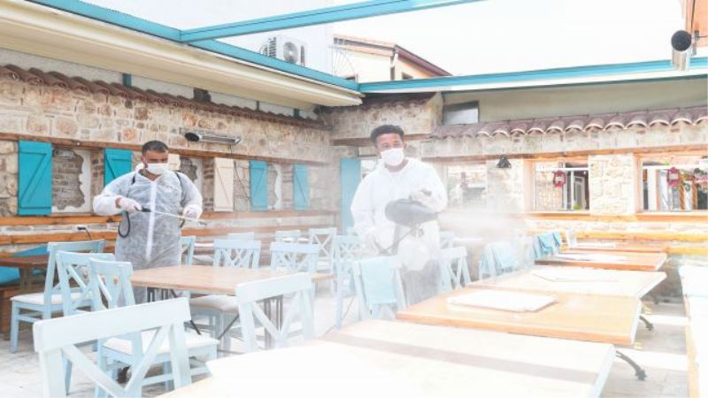 Muratpaşa kafe ve restoranları dezenfekte etti
