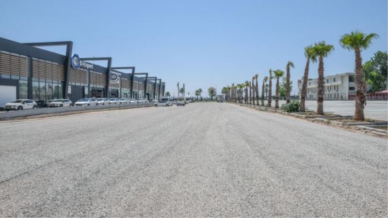 Altınova’da açılan yollara asfalt